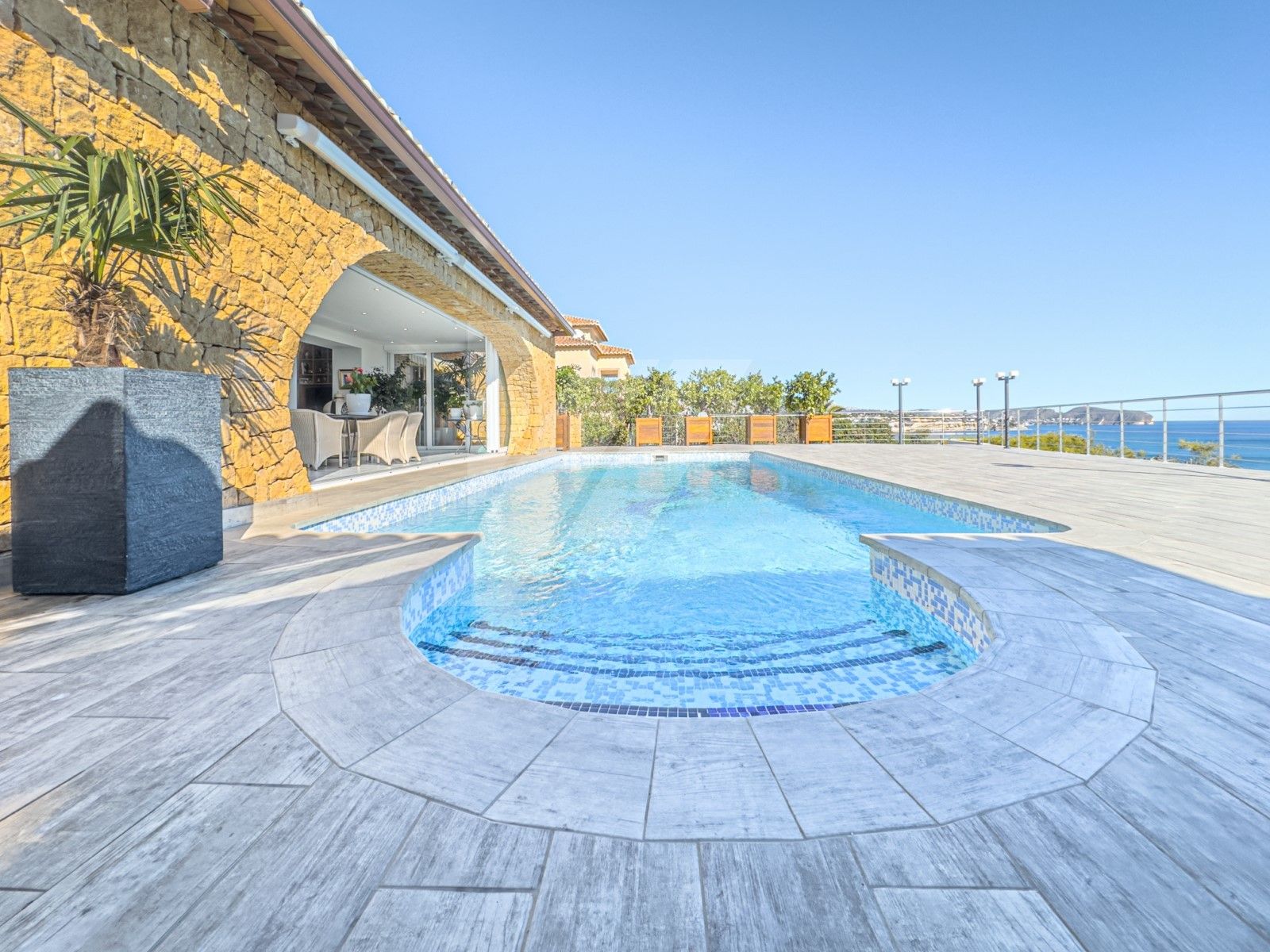 Villa zu verkaufen mit Meerblick in La Fustera, Benissa.