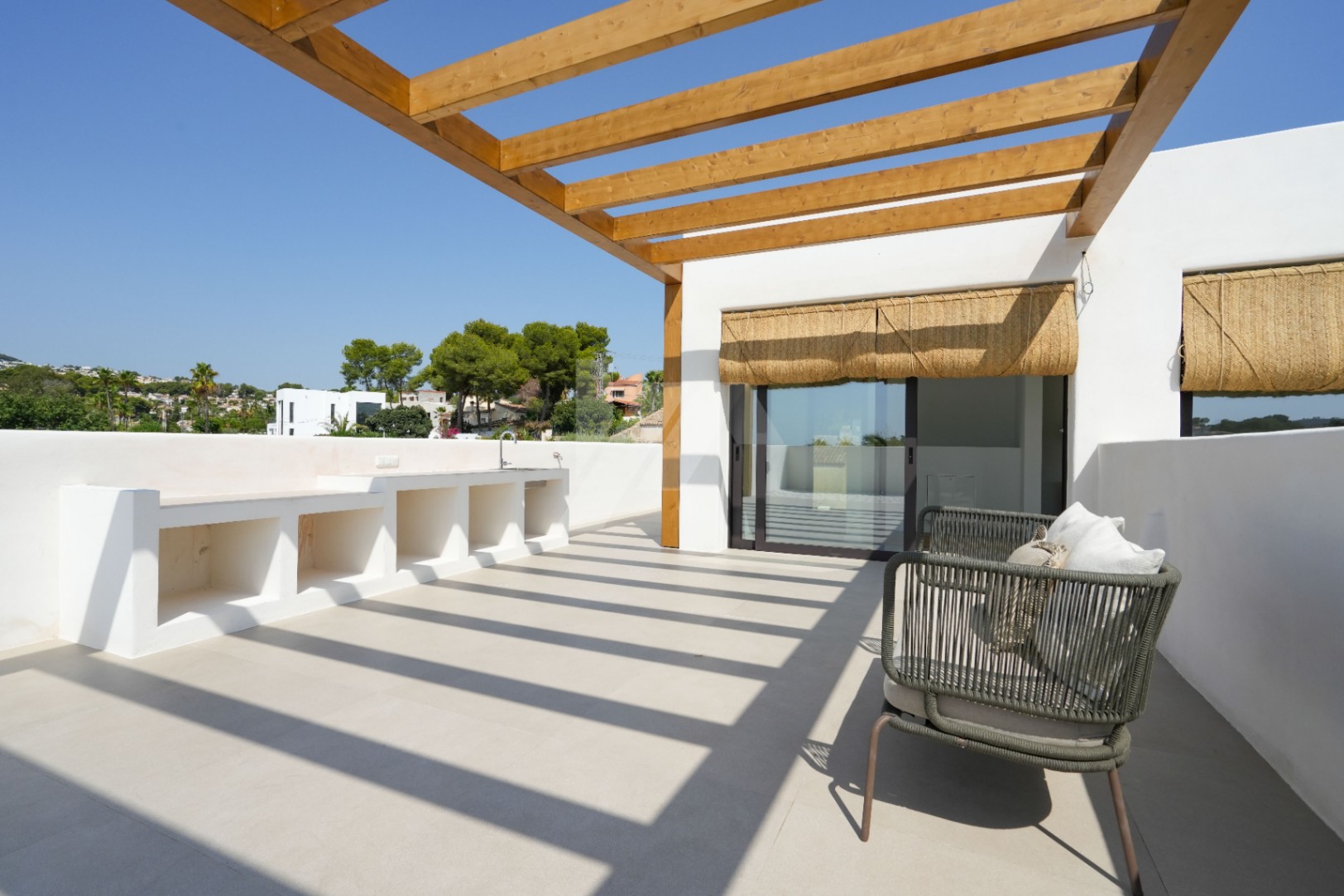 Moderne Villa zum Verkauf in Moraira, Costa Blanca.