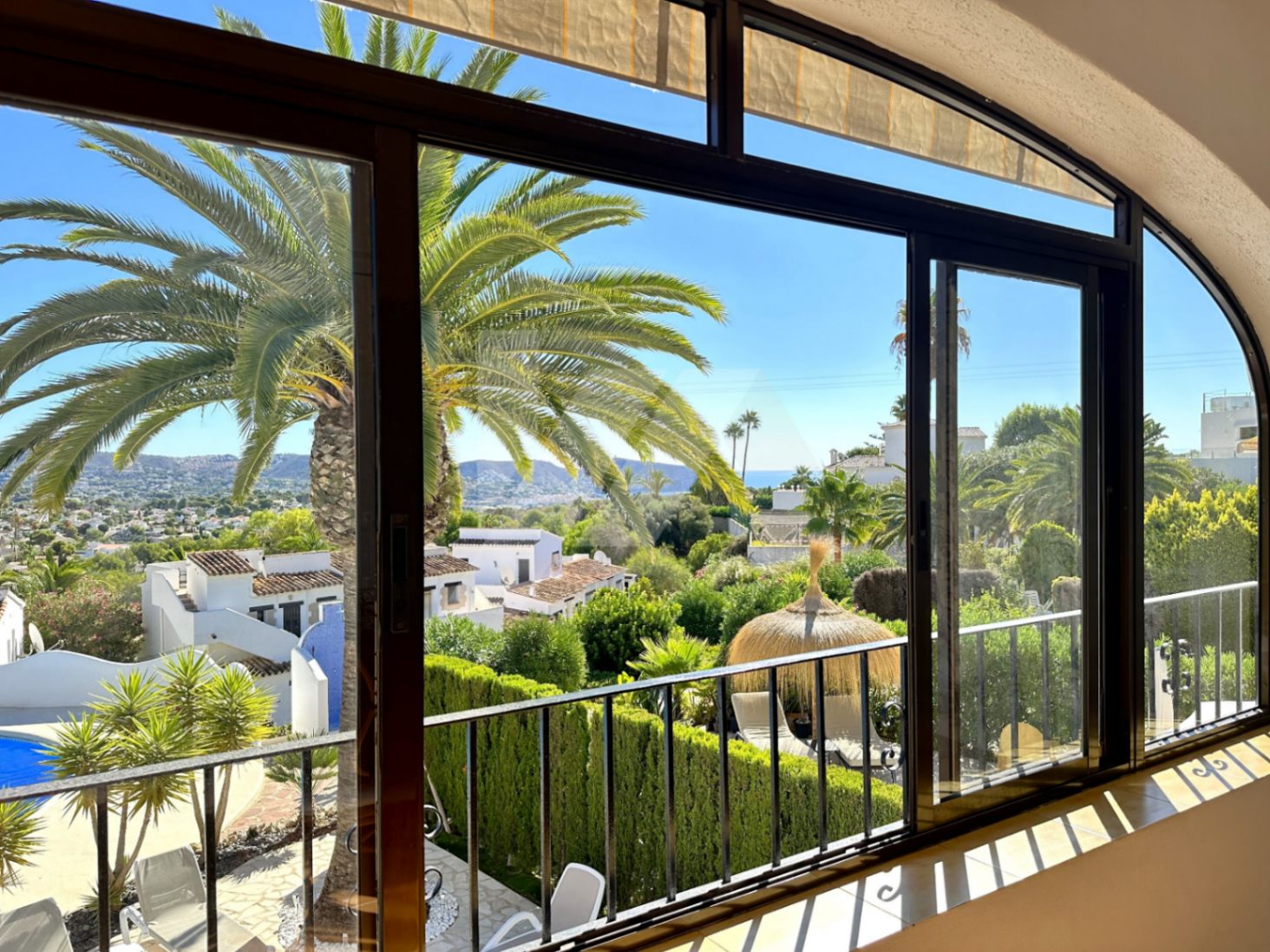Bungalow mit Meerblick zu verkaufen in Moraira, Costa Blanca.