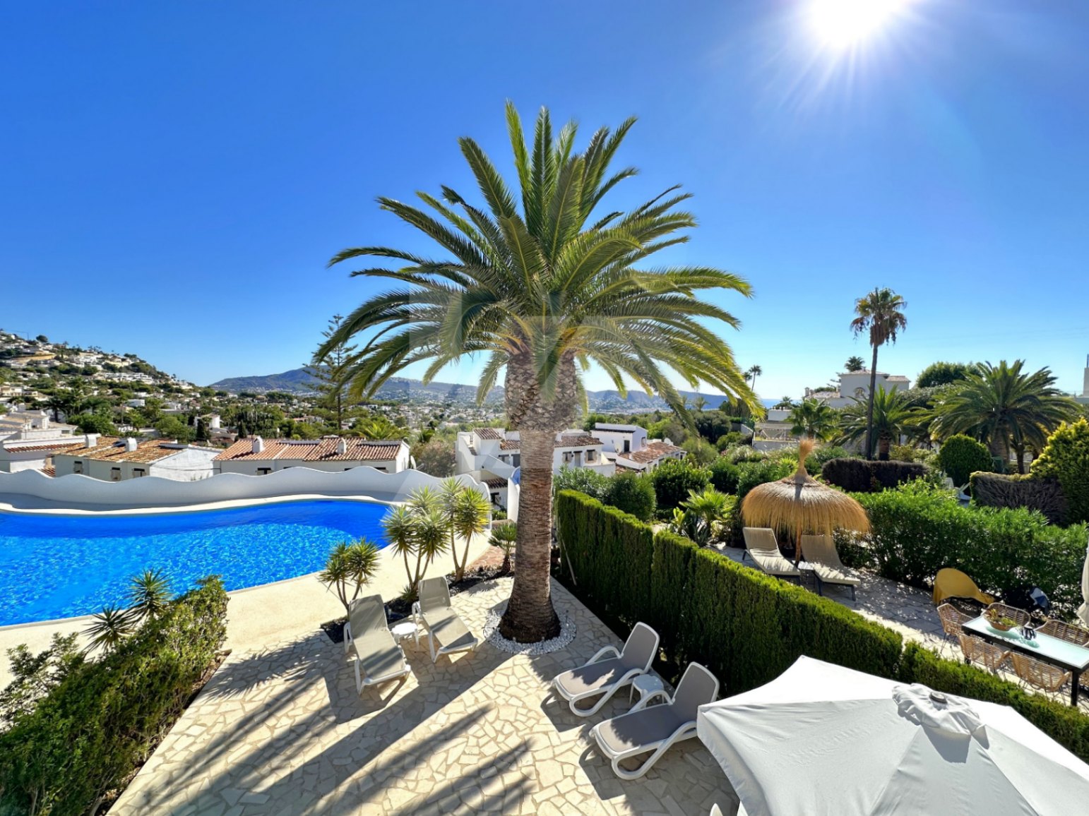 Bungalow mit Meerblick zu verkaufen in Moraira, Costa Blanca.