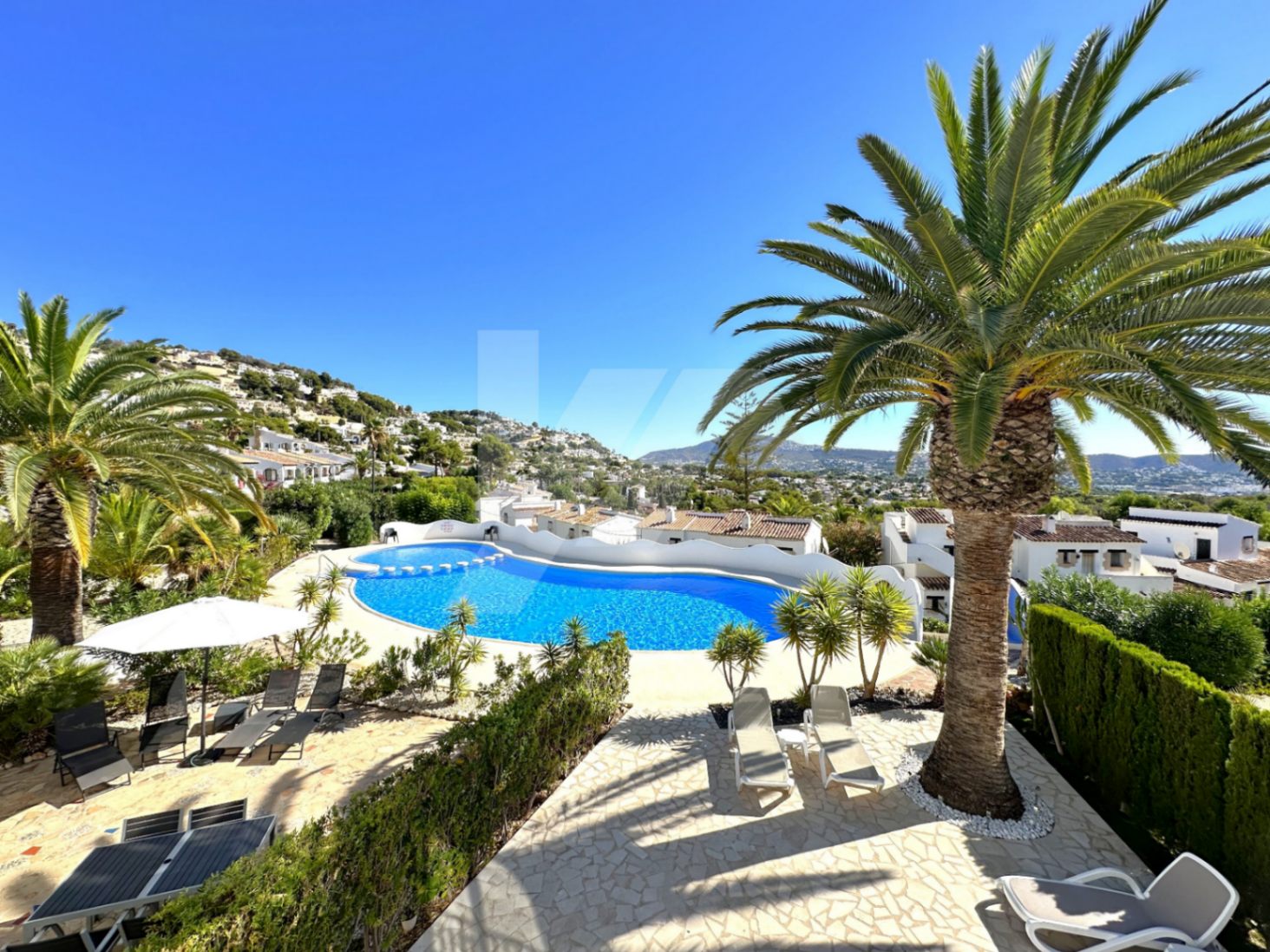 Bungalow mit Meerblick zu verkaufen in Moraira, Costa Blanca.