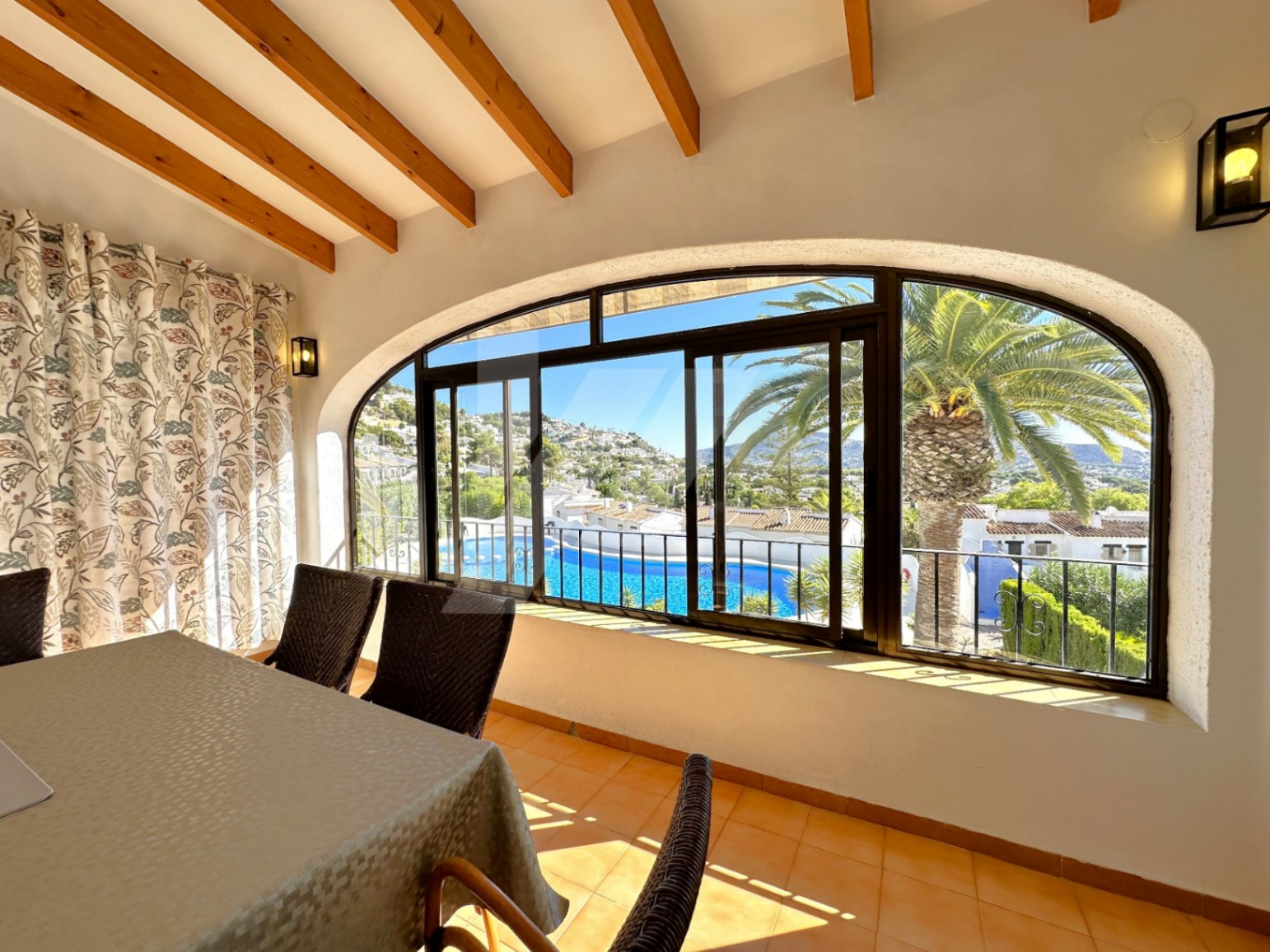 Bungalow mit Meerblick zu verkaufen in Moraira, Costa Blanca.