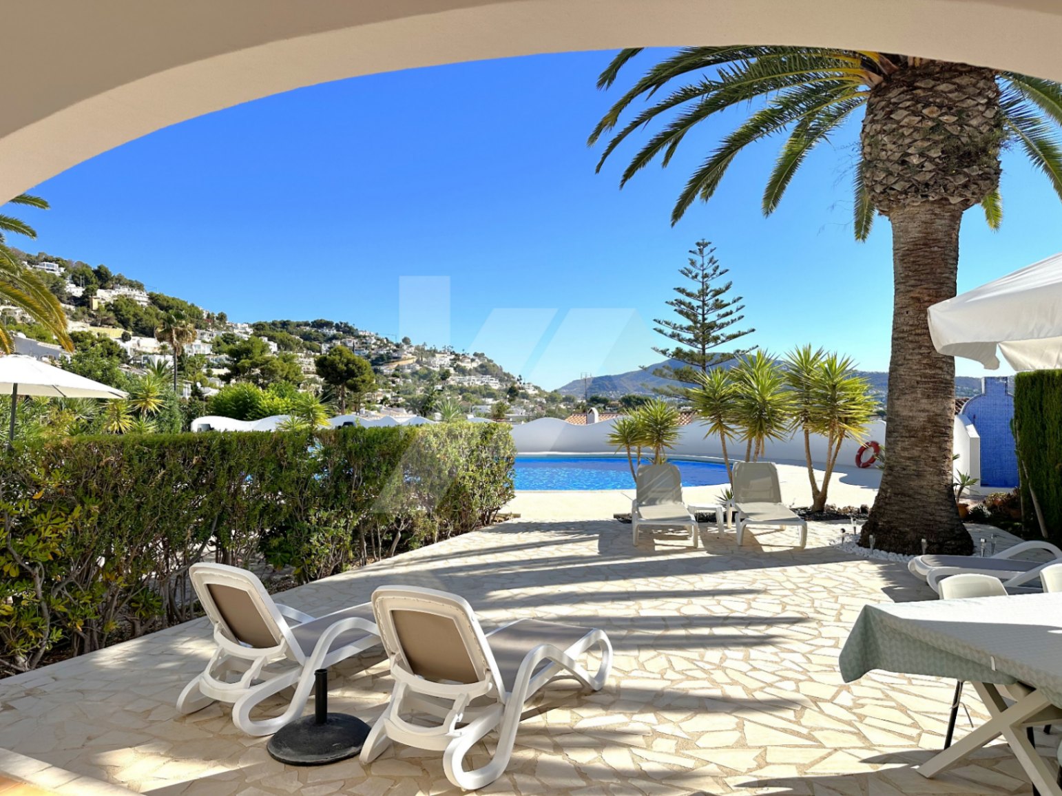 Bungalow mit Meerblick zu verkaufen in Moraira, Costa Blanca.