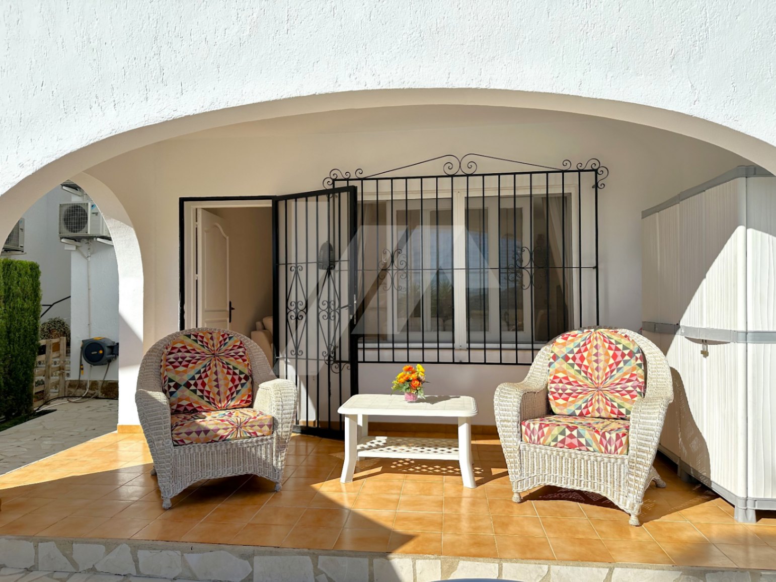 Bungalow mit Meerblick zu verkaufen in Moraira, Costa Blanca.