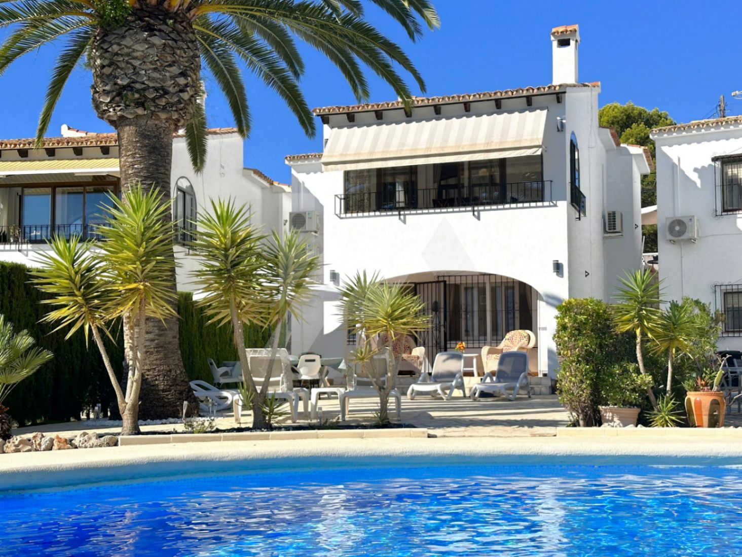 Bungalow mit Meerblick zu verkaufen in Moraira, Costa Blanca.