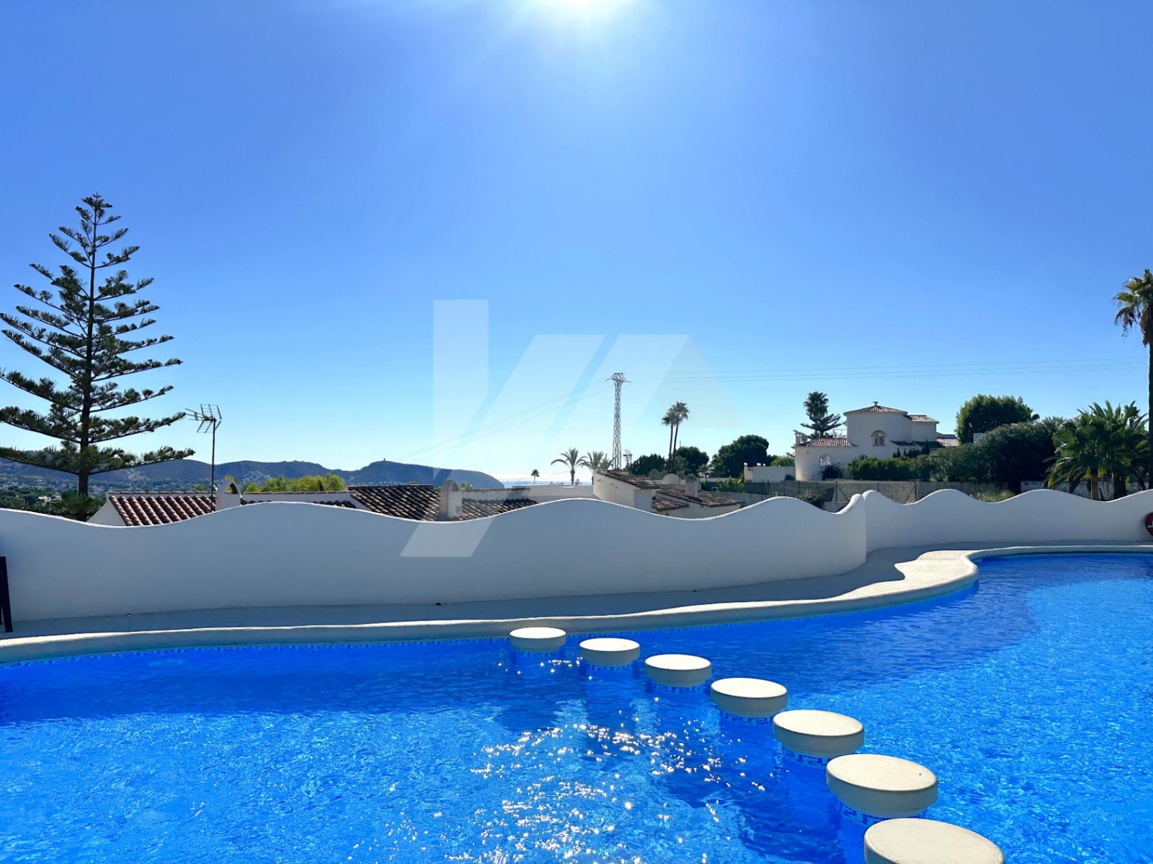 Bungalow mit Meerblick zu verkaufen in Moraira, Costa Blanca.