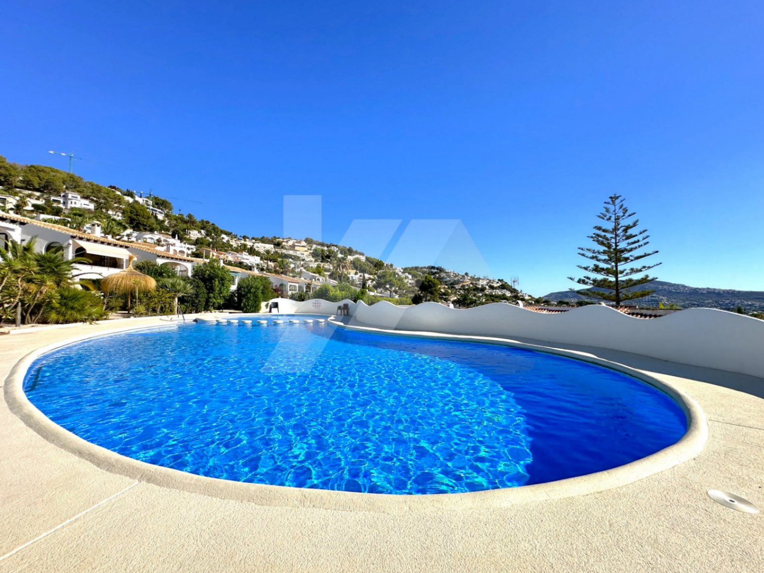 Bungalow mit Meerblick zu verkaufen in Moraira, Costa Blanca.