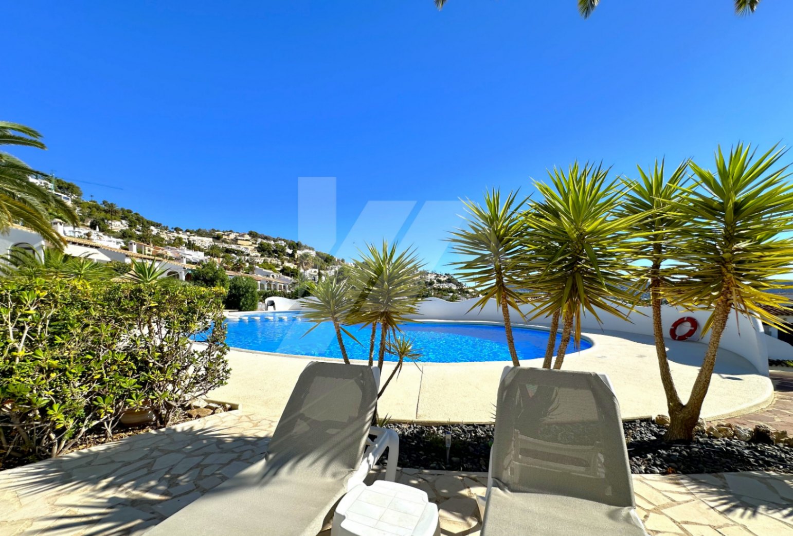 Bungalow mit Meerblick zu verkaufen in Moraira, Costa Blanca.