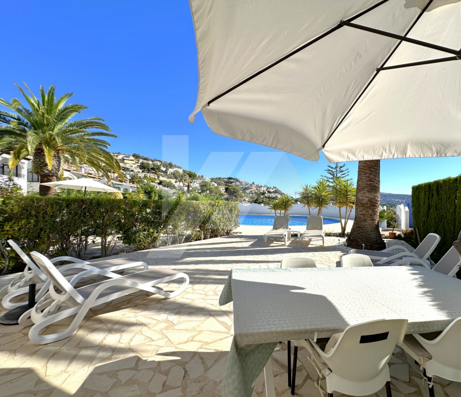 Bungalow mit Meerblick zu verkaufen in Moraira, Costa Blanca.