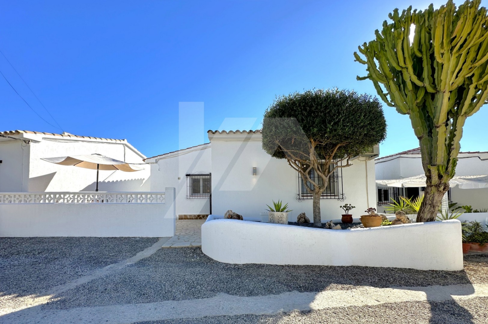 Bungalow mit Meerblick zu verkaufen in Moraira, Costa Blanca.
