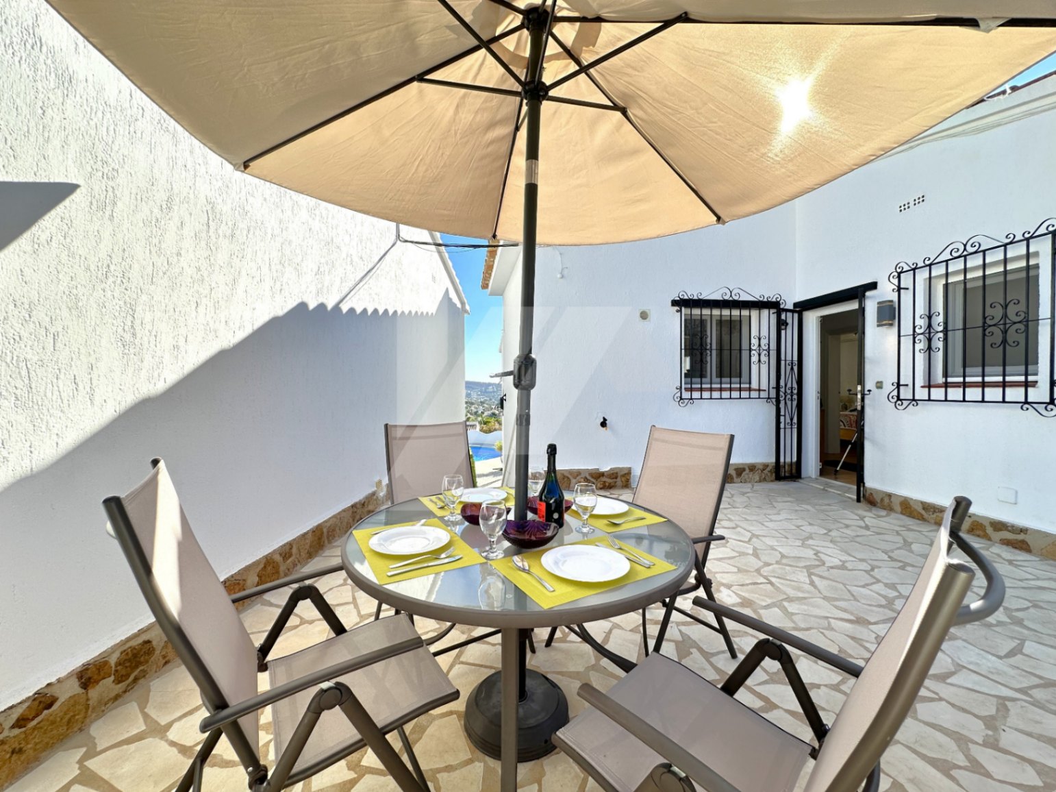 Bungalow mit Meerblick zu verkaufen in Moraira, Costa Blanca.