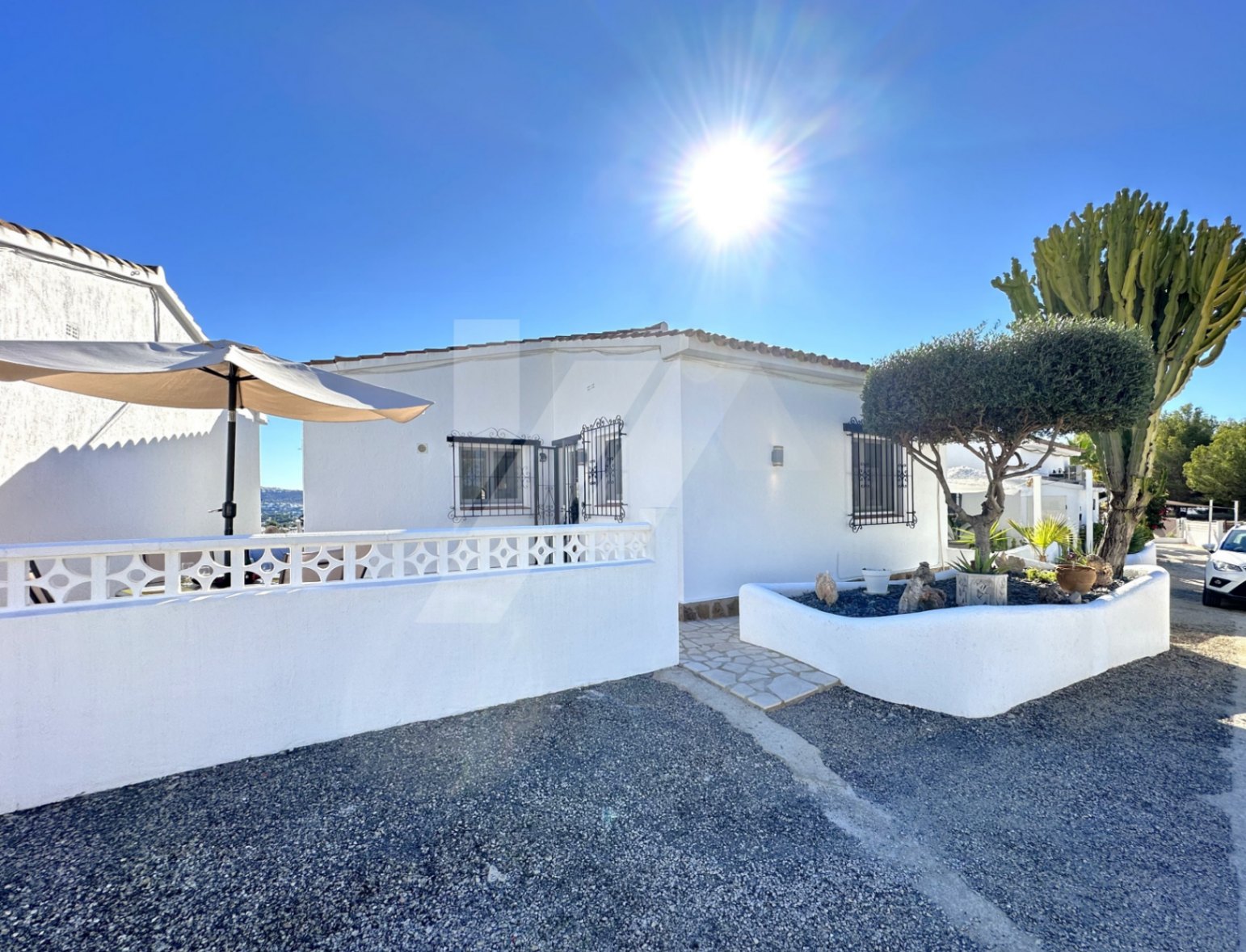 Bungalow mit Meerblick zu verkaufen in Moraira, Costa Blanca.