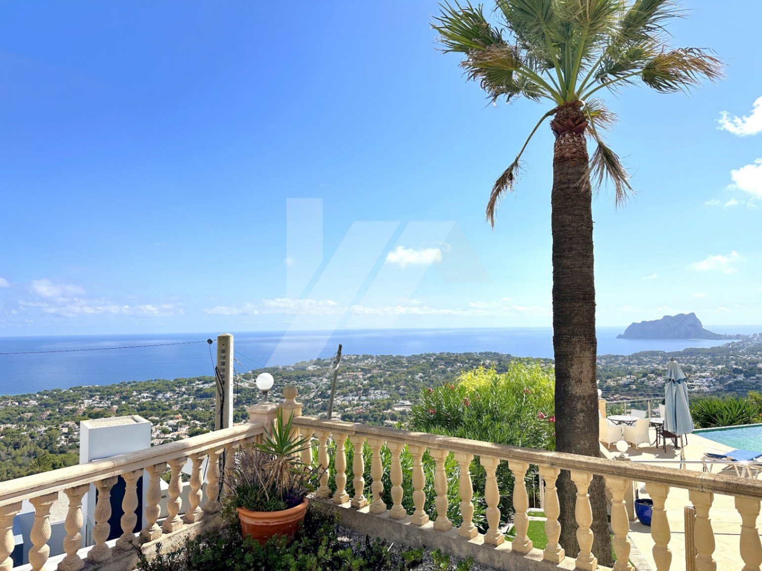 Villa con vistas panorámicas al mar en venta en Moraira, Benimeit.