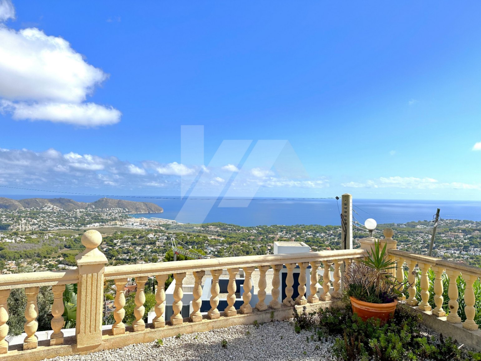 Villa con vistas panorámicas al mar en venta en Moraira, Benimeit.