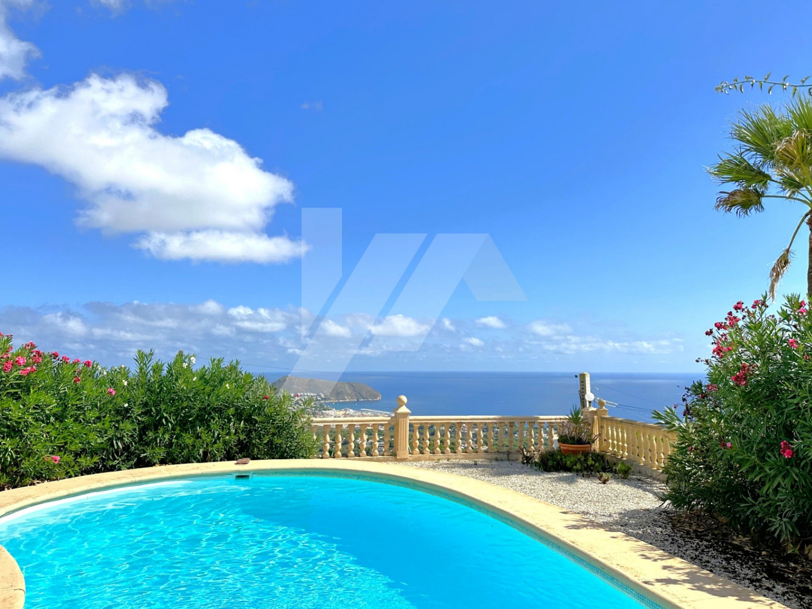 Villa con vistas panorámicas al mar en venta en Moraira, Benimeit.