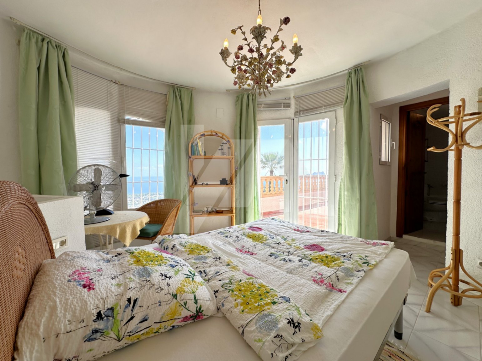 Villa con vistas panorámicas al mar en venta en Moraira, Benimeit.