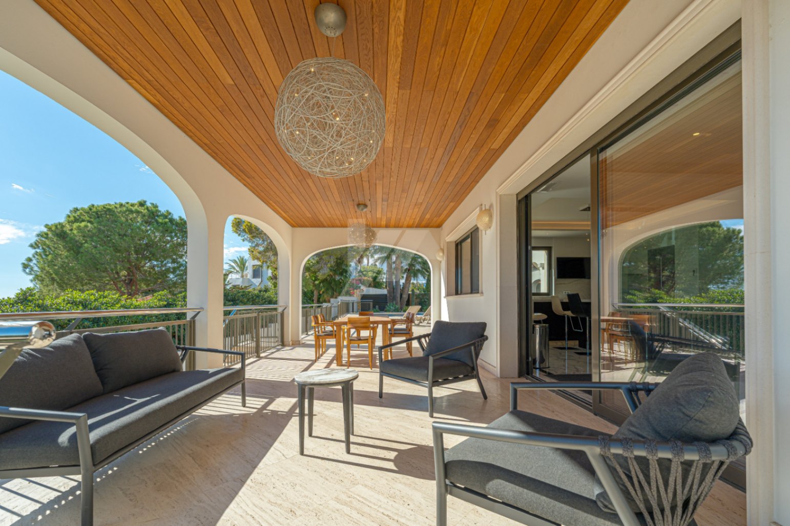 Luxusvilla in zweiter Meereslinie in Moraira zu verkaufen, mit Meerblick.