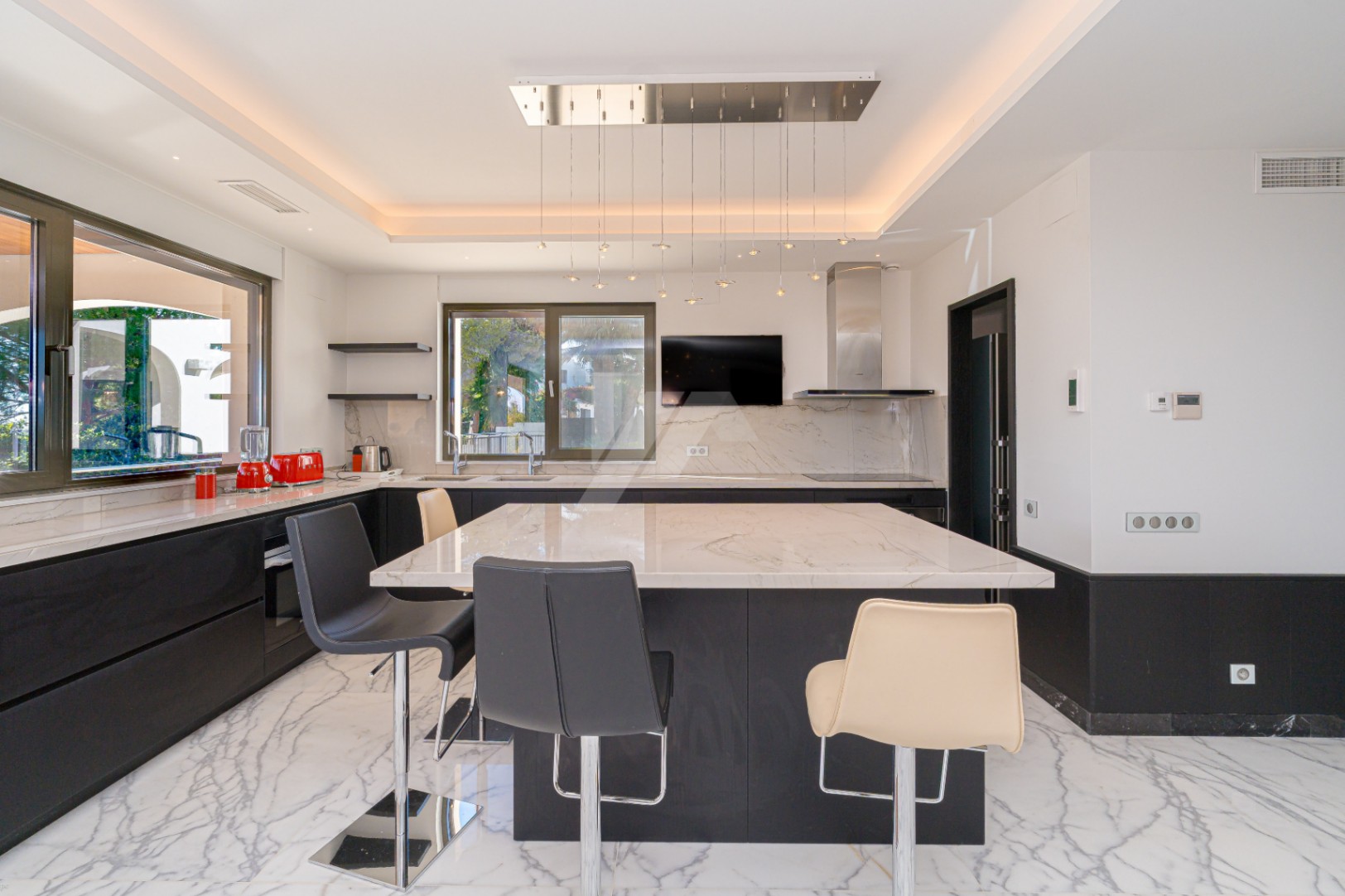 Luxusvilla in zweiter Meereslinie in Moraira zu verkaufen, mit Meerblick.