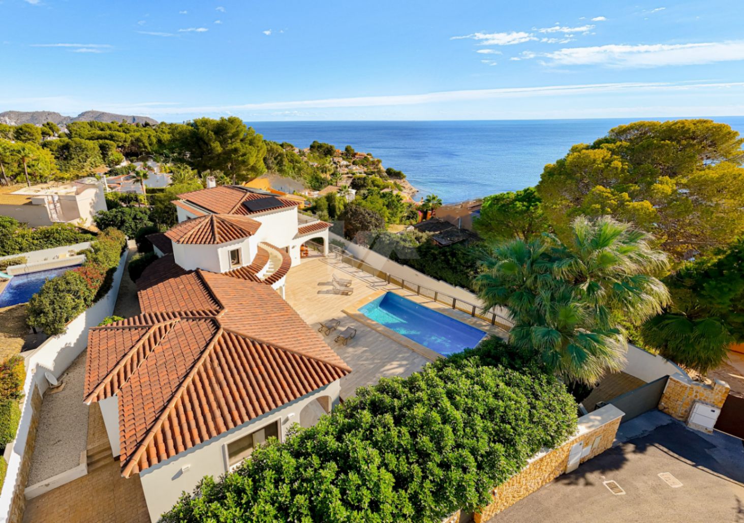Luxusvilla in zweiter Meereslinie in Moraira zu verkaufen, mit Meerblick.