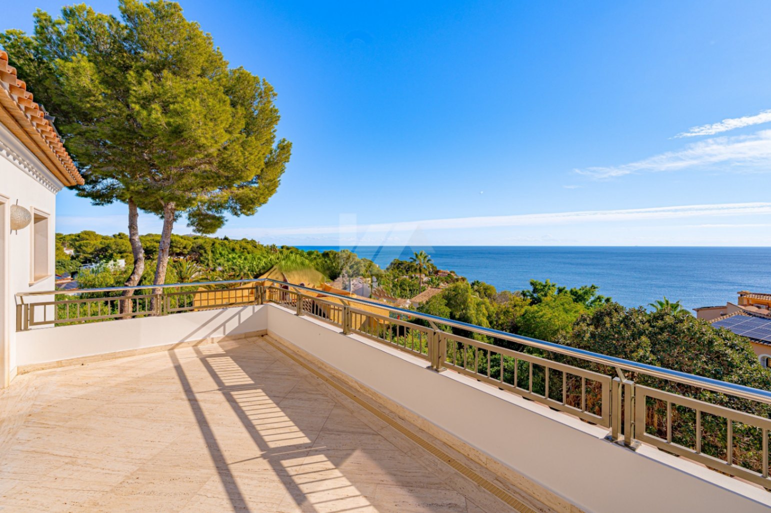 Luxusvilla in zweiter Meereslinie in Moraira zu verkaufen, mit Meerblick.