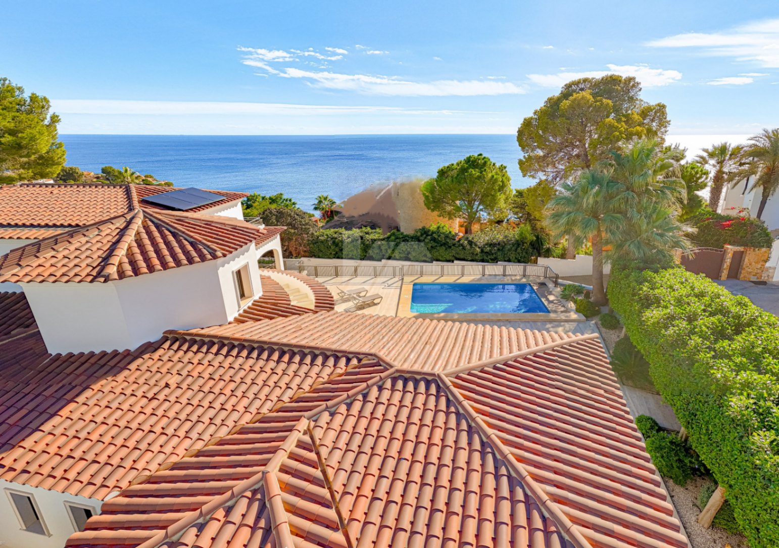 Luxusvilla in zweiter Meereslinie in Moraira zu verkaufen, mit Meerblick.