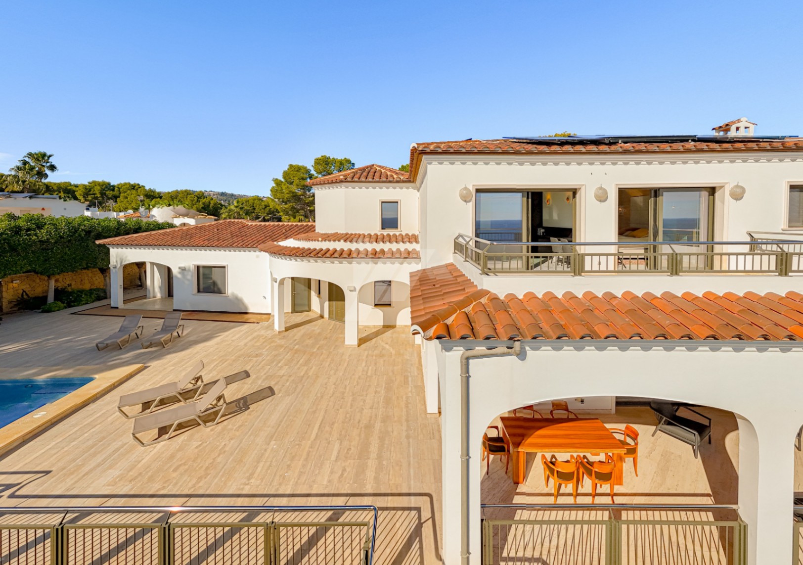 Luxusvilla in zweiter Meereslinie in Moraira zu verkaufen, mit Meerblick.