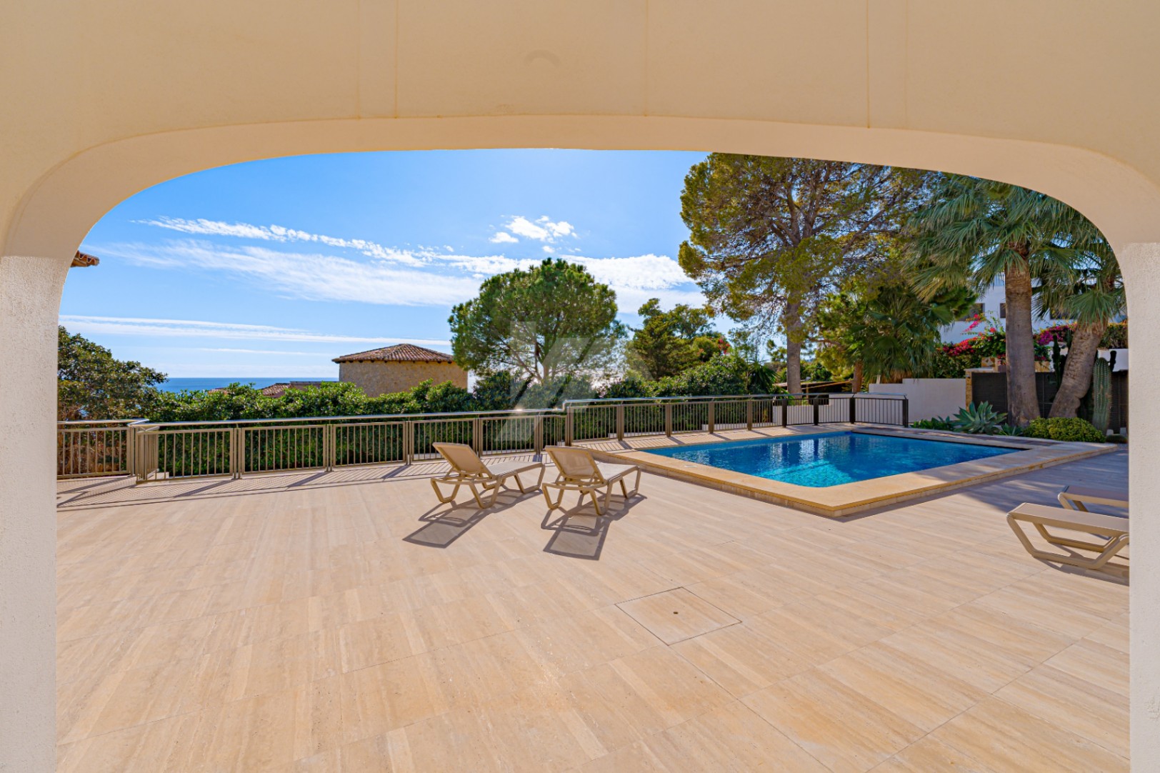 Luxusvilla in zweiter Meereslinie in Moraira zu verkaufen, mit Meerblick.