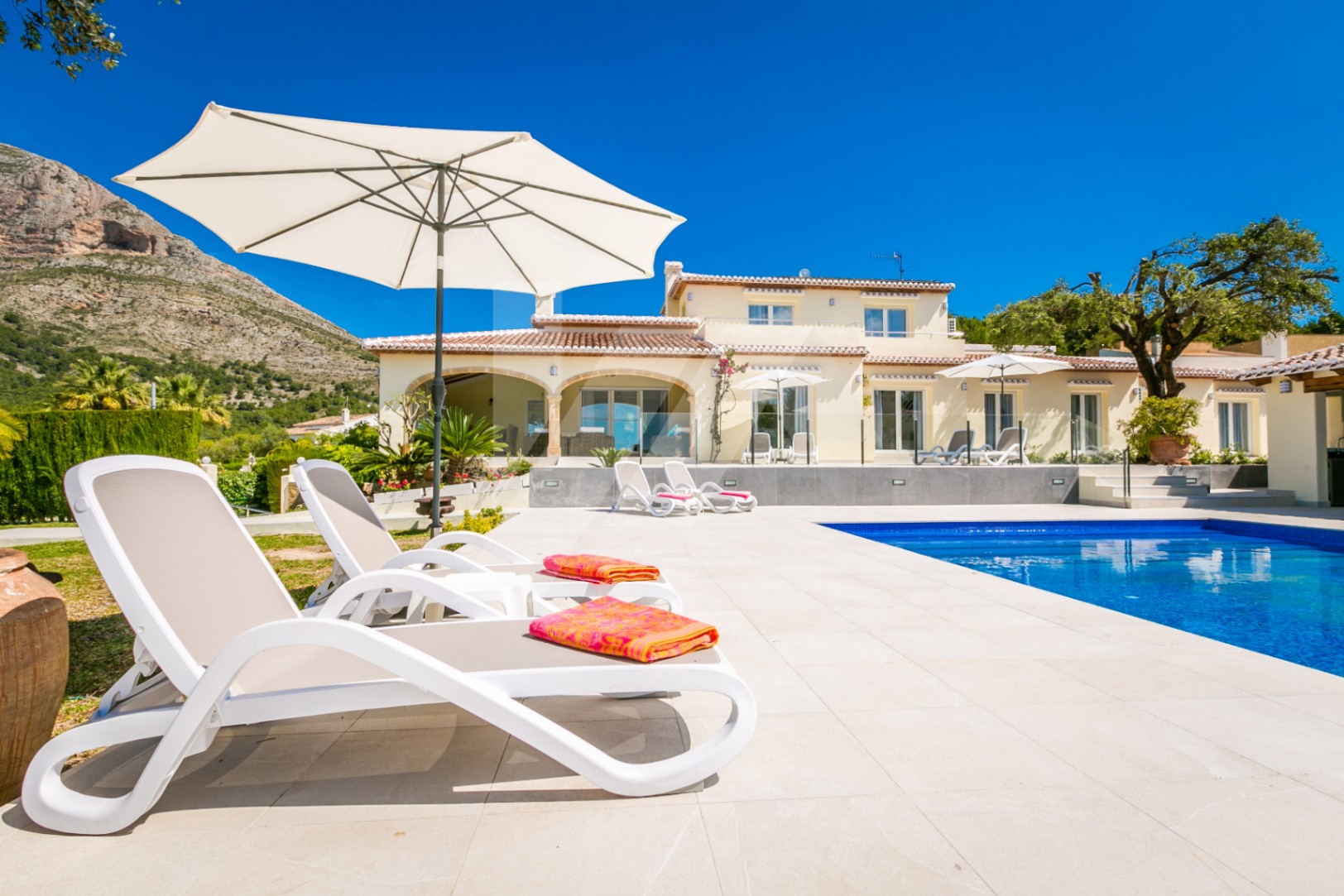 Exklusive Luxusvilla zu verkaufen in Jávea, Costa Blanca.