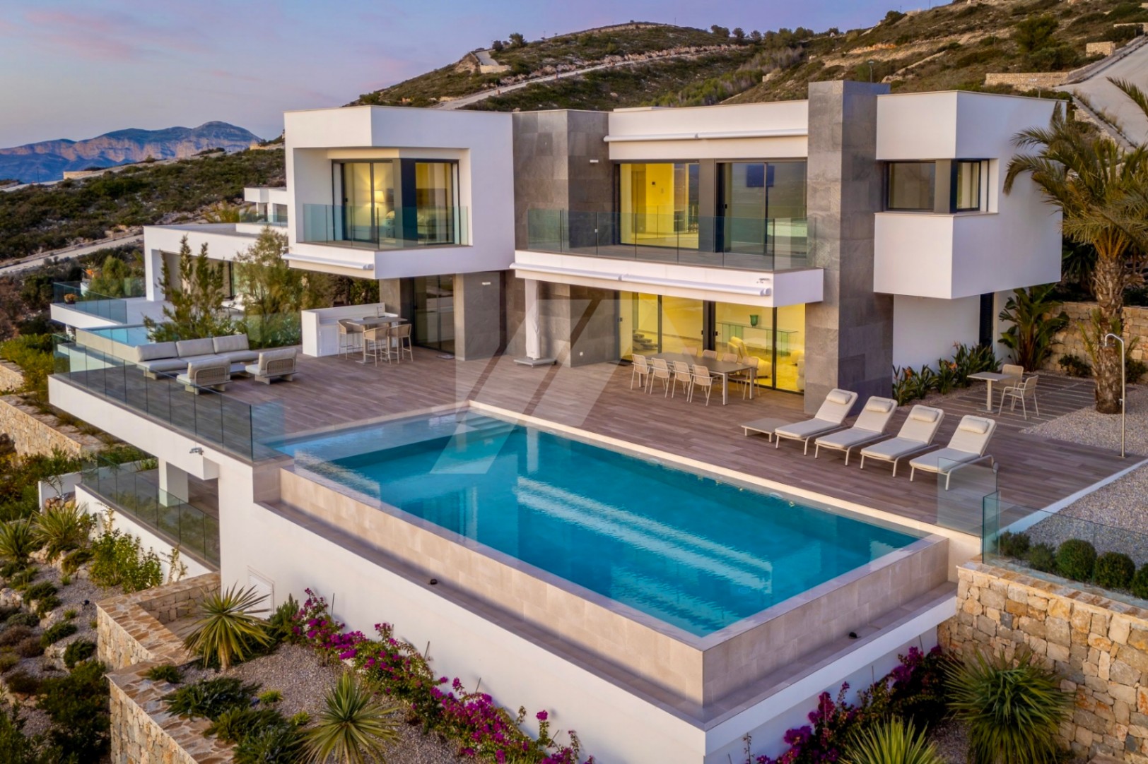 Exklusive Luxusvilla mit Meerblick zu verkaufen in Benitachell, Costa Blanca.