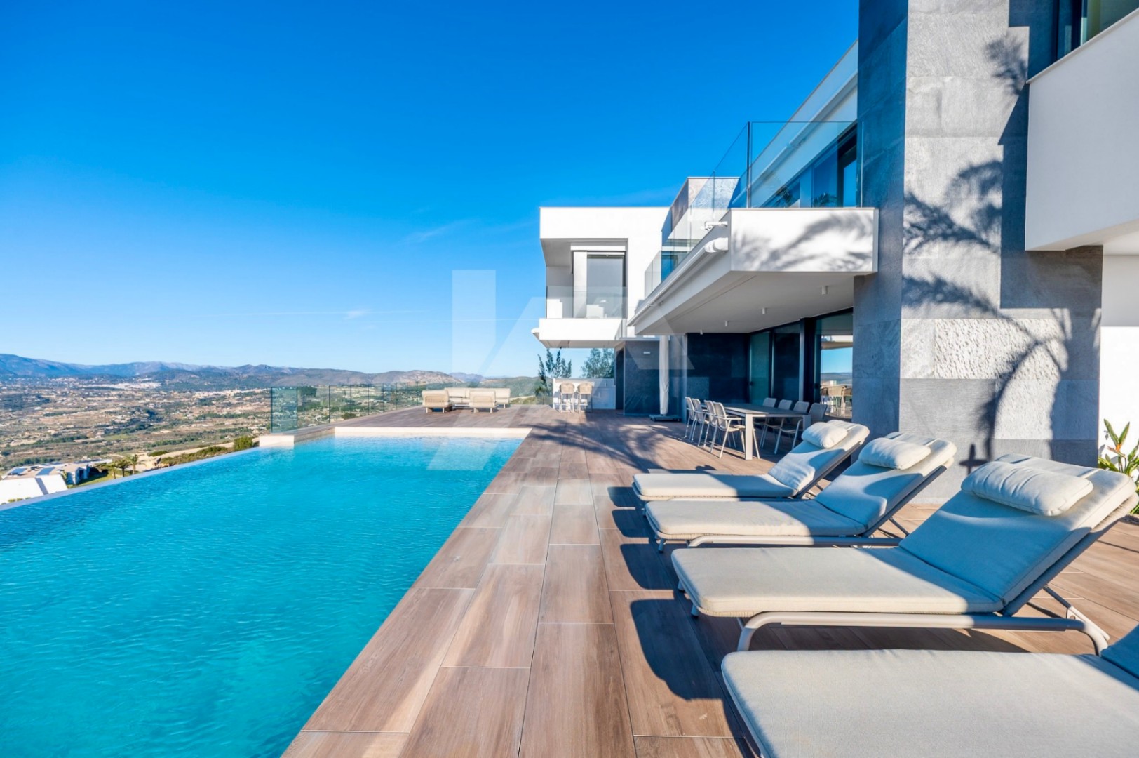 Exklusive Luxusvilla mit Meerblick zu verkaufen in Benitachell, Costa Blanca.