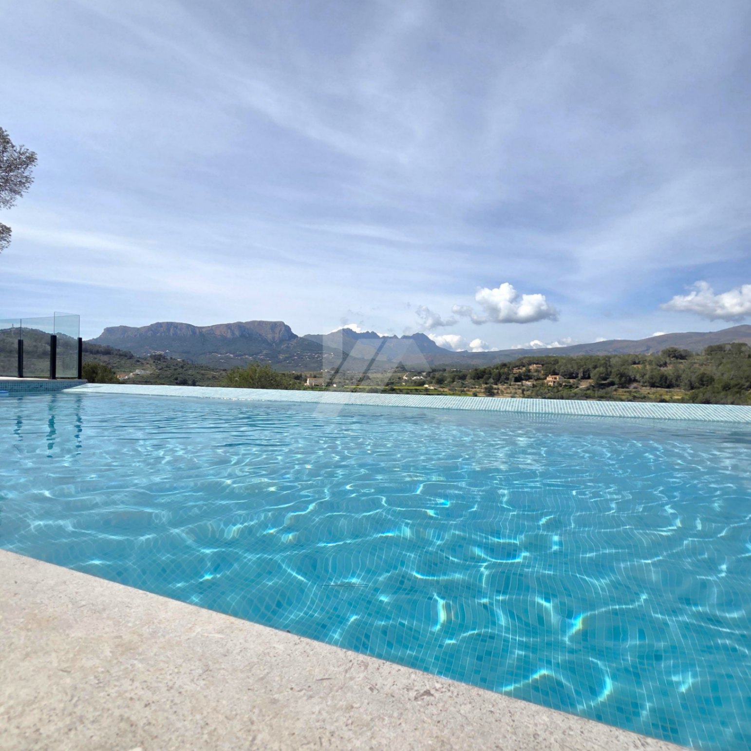 Moderne Villa zu verkaufen in Calpe, Costa Blanca.