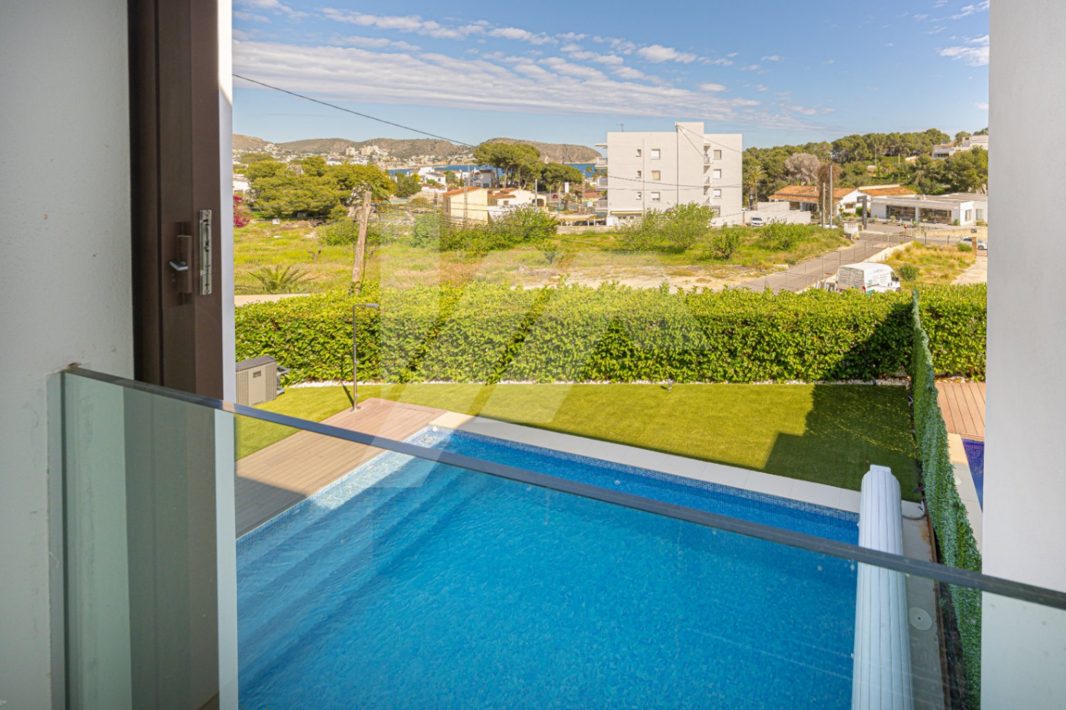Moderne Villa zu verkaufen in Moraira mit Meerblick, Costa Blanca.