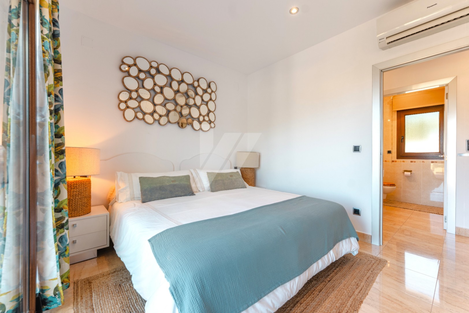 Villa im ibizenkischen Stil zu verkaufen in Moraira, Costa Blanca.