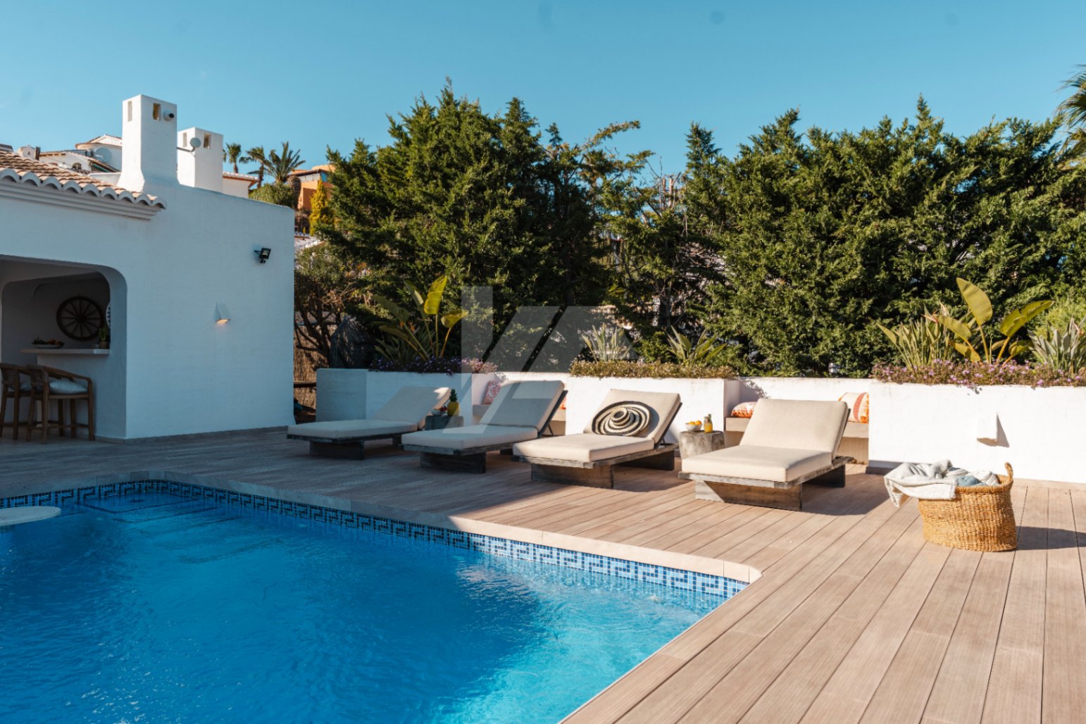 Villa im ibizenkischen Stil zu verkaufen in Moraira, Costa Blanca.