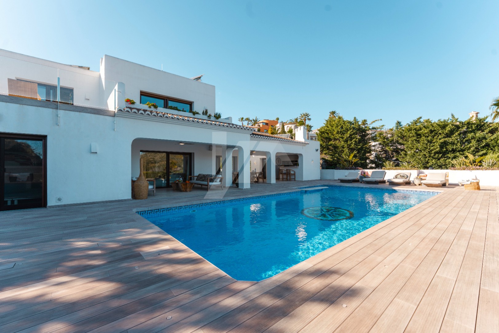 Villa im ibizenkischen Stil zu verkaufen in Moraira, Costa Blanca.