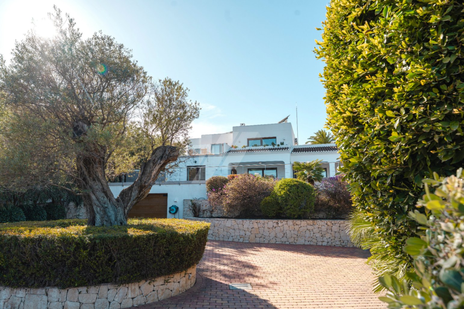Villa im ibizenkischen Stil zu verkaufen in Moraira, Costa Blanca.