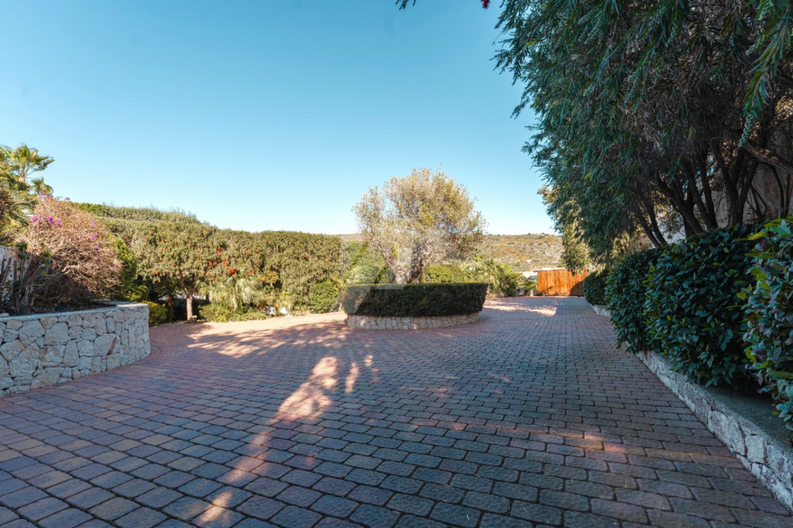 Villa im ibizenkischen Stil zu verkaufen in Moraira, Costa Blanca.