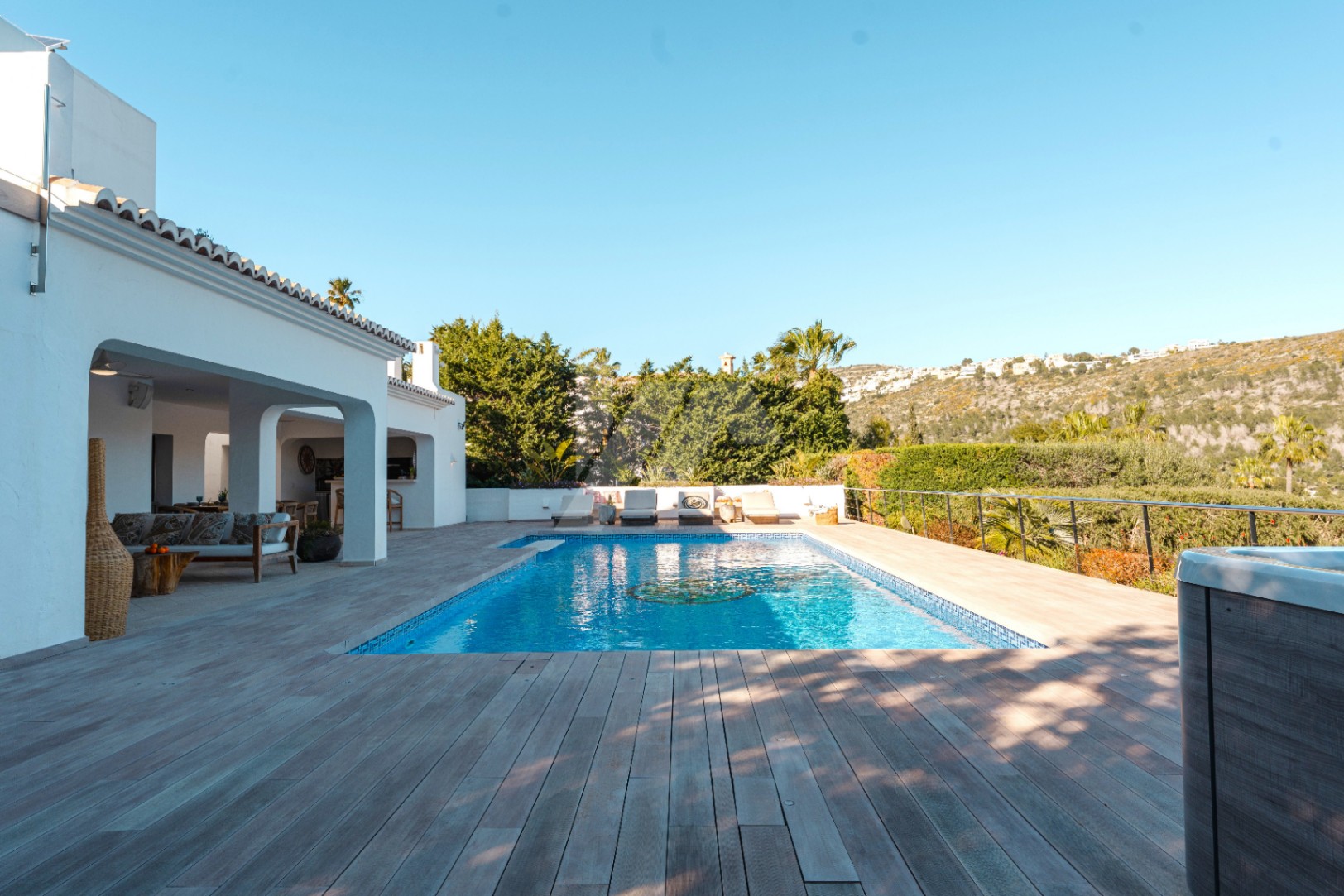 Villa im ibizenkischen Stil zu verkaufen in Moraira, Costa Blanca.