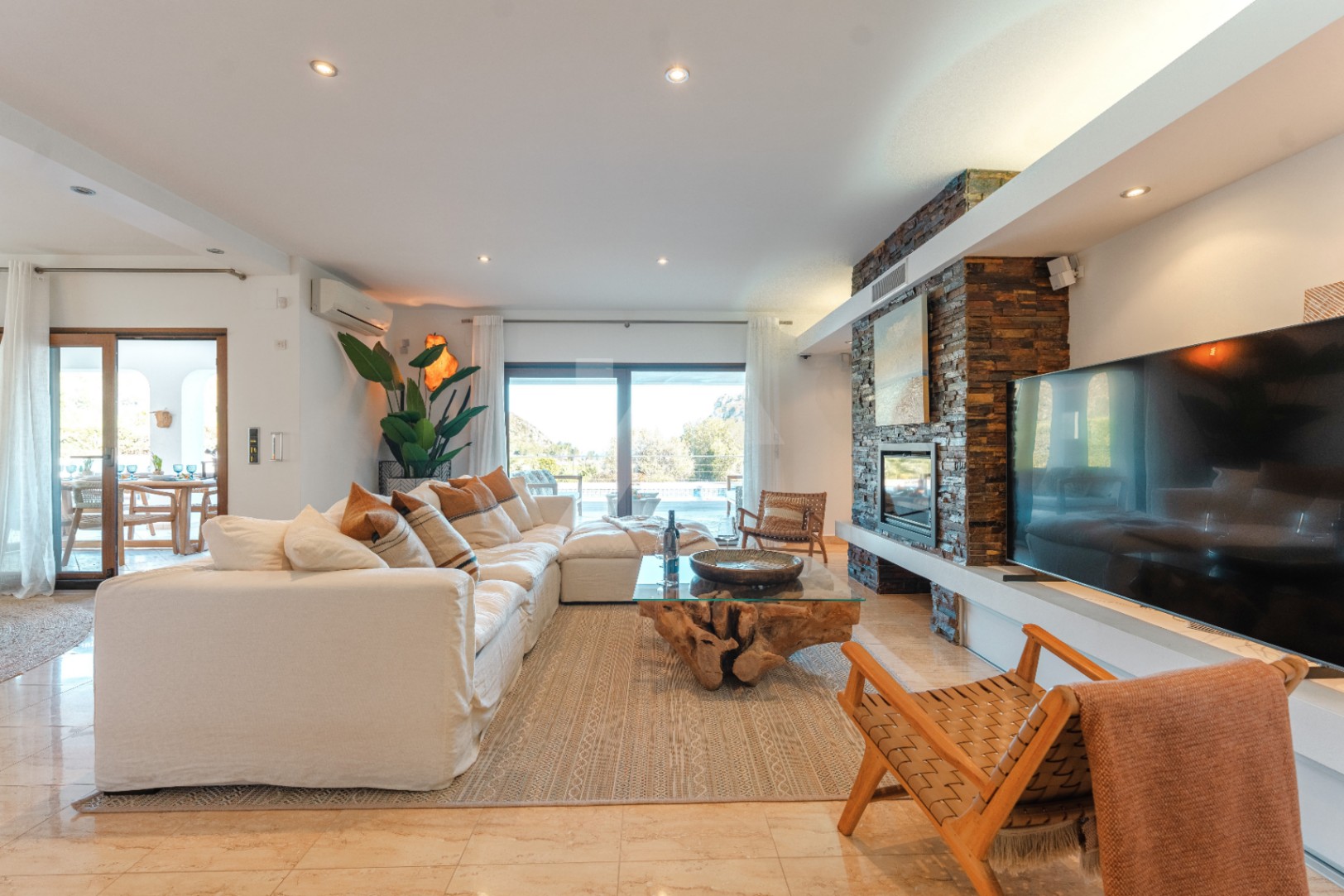 Villa im ibizenkischen Stil zu verkaufen in Moraira, Costa Blanca.