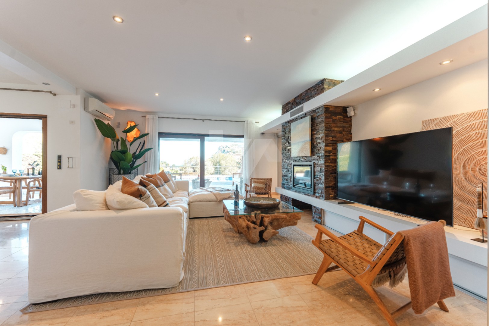 Villa im ibizenkischen Stil zu verkaufen in Moraira, Costa Blanca.
