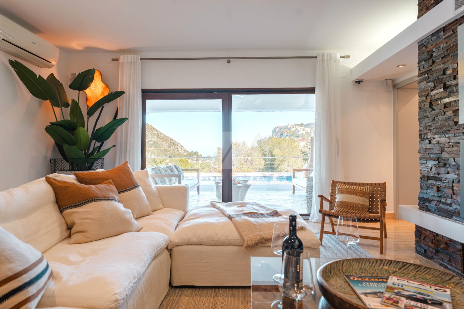 Villa im ibizenkischen Stil zu verkaufen in Moraira, Costa Blanca.