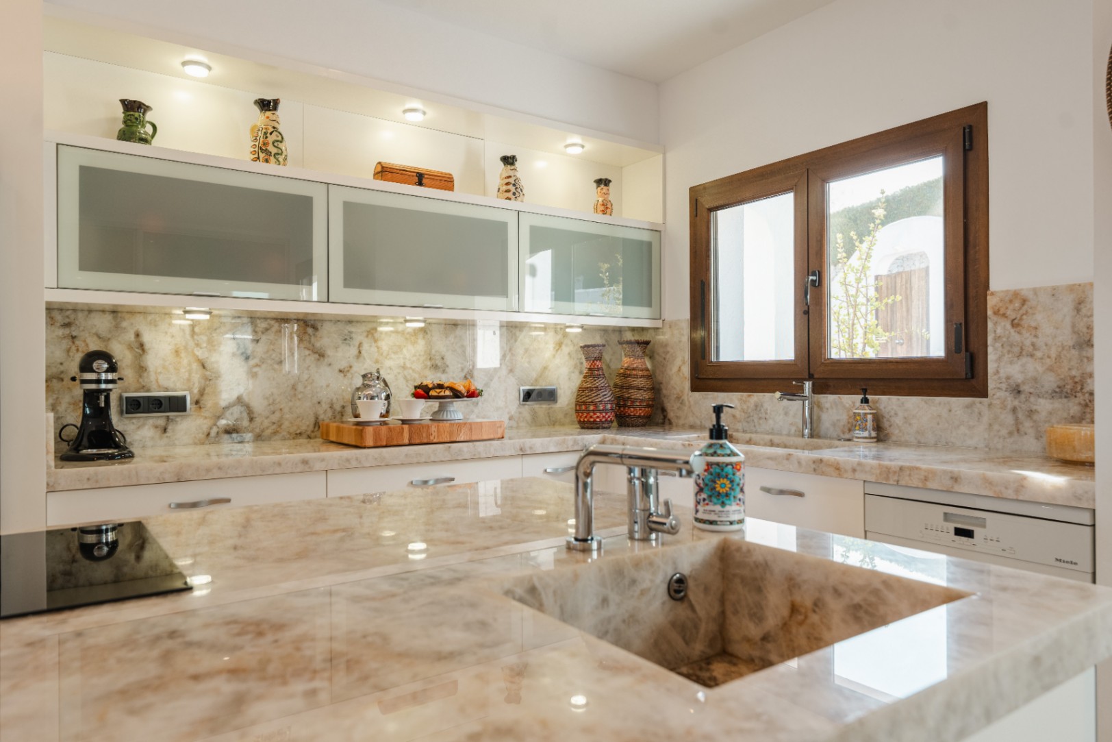 Villa im ibizenkischen Stil zu verkaufen in Moraira, Costa Blanca.