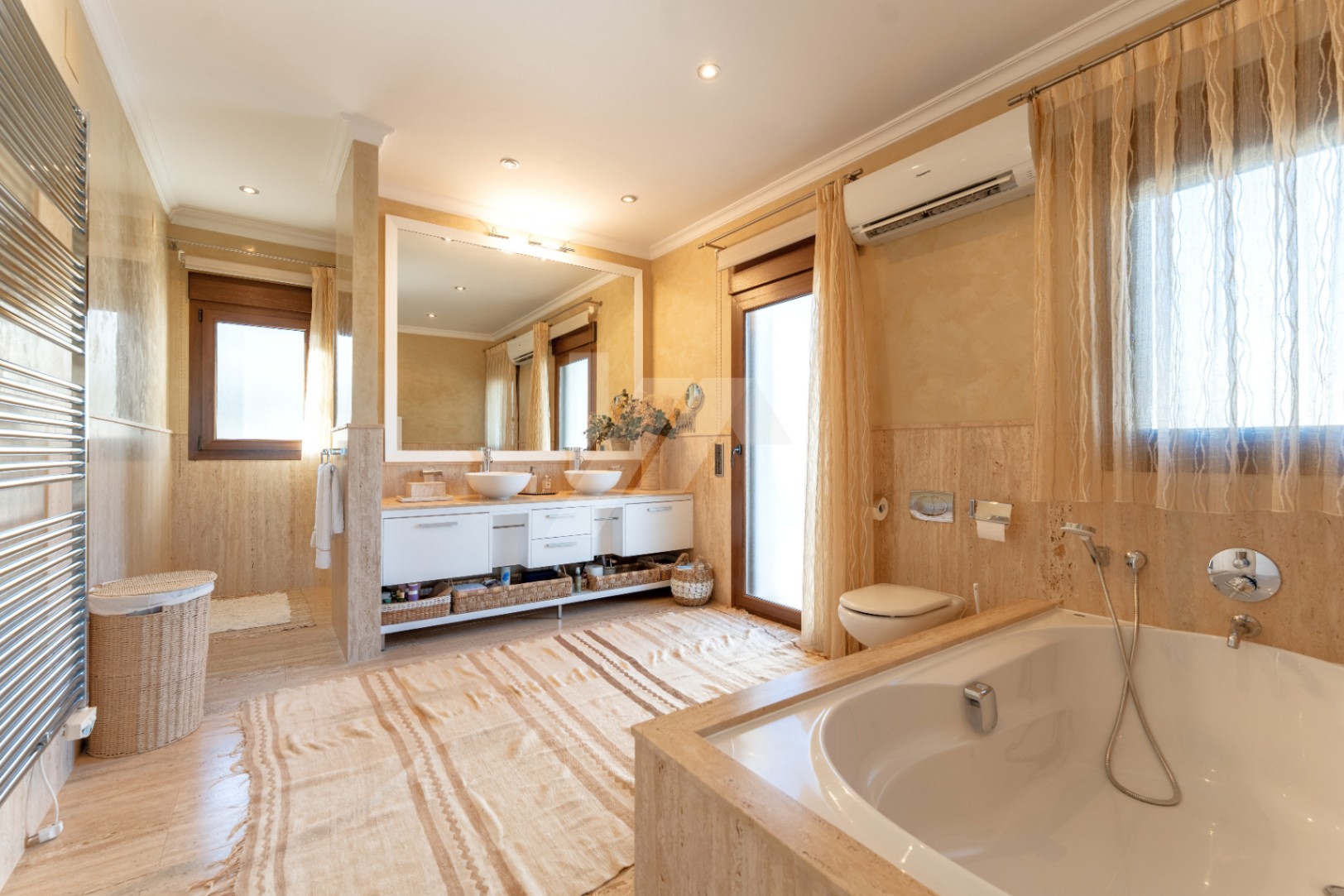 Villa im ibizenkischen Stil zu verkaufen in Moraira, Costa Blanca.