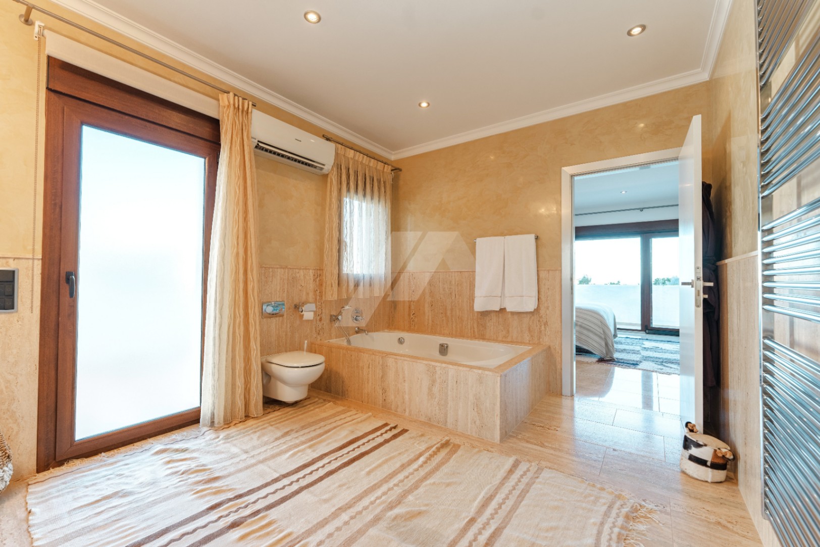 Villa im ibizenkischen Stil zu verkaufen in Moraira, Costa Blanca.