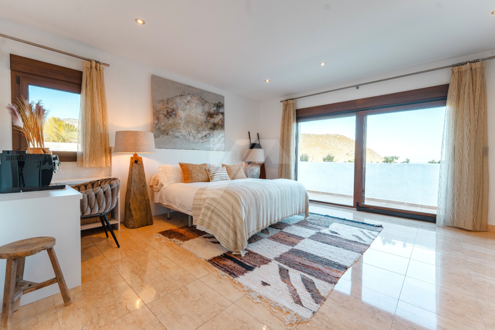 Villa im ibizenkischen Stil zu verkaufen in Moraira, Costa Blanca.