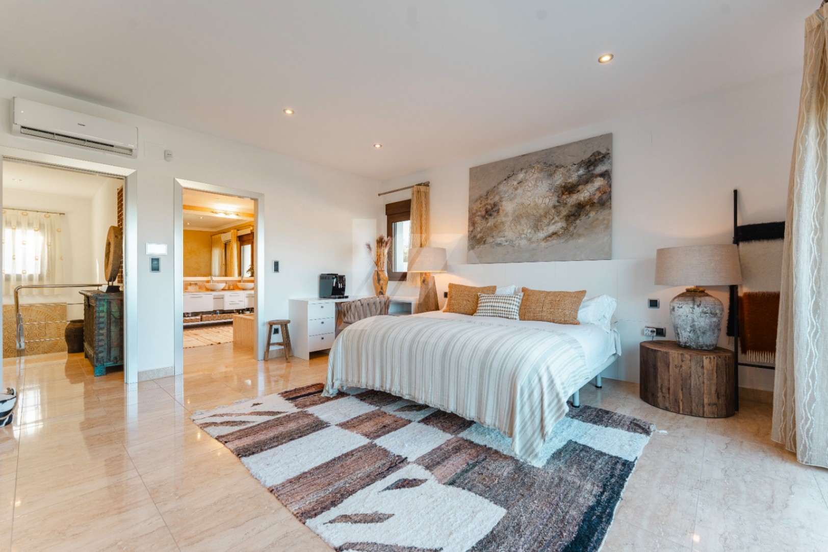 Villa im ibizenkischen Stil zu verkaufen in Moraira, Costa Blanca.