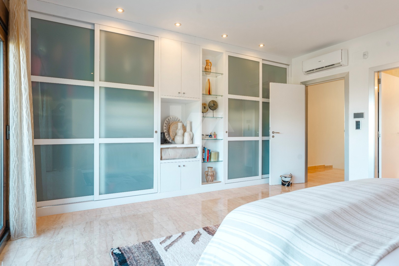 Villa im ibizenkischen Stil zu verkaufen in Moraira, Costa Blanca.