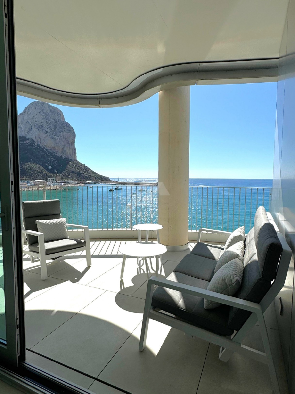 Exklusive Wohnung zu verkaufen in erster Linie in Calpe, Costa Blanca.