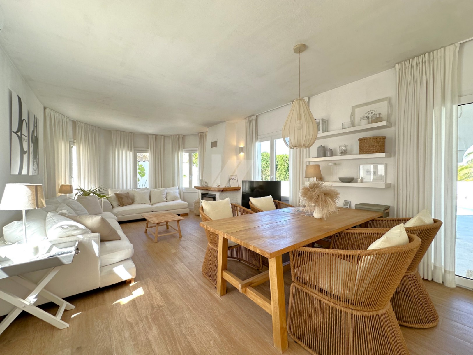 Renovierte mediterrane Villa mit Ibiza-Charme in Benitachell.