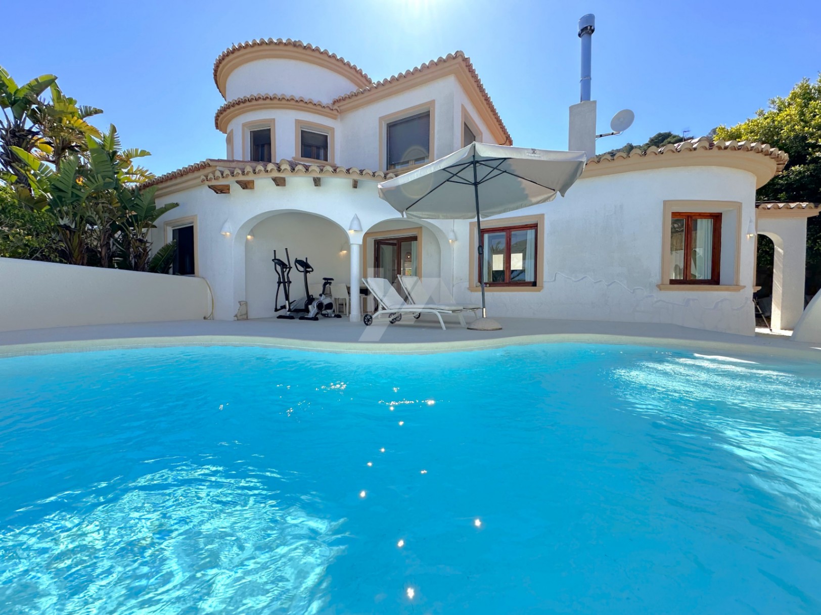 Renovierte mediterrane Villa mit Ibiza-Charme in Benitachell.